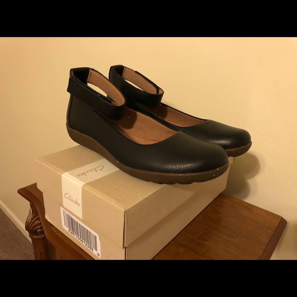 **BRAND NEW** Clark’s Women Flats Black/11M